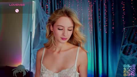 Snapshot of mickeydior chatting on 10.26.25 mickeydior online show from 10.26.25