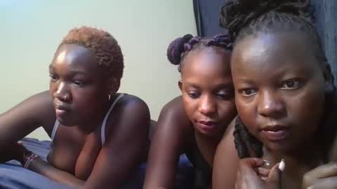 Snapshot of midnight_curves chatting on 04.11.26 midnight_curves online show from 04.11.26