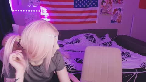 Snapshot of midnight_memories chatting on 02.20.26 Kai and Angel online show from 02.20.26