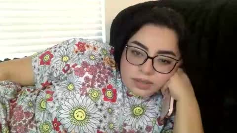 midnightbruja111 online show from 12.04.25