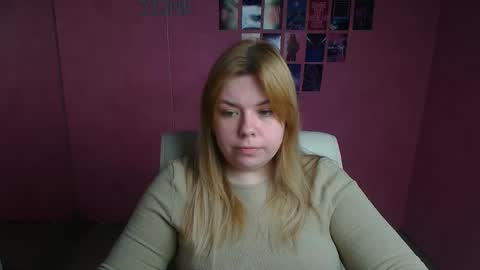 Snapshot of midnightmariana chatting on 04.25.26 Mariana online show from 04.25.26