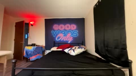 midnightmochi2 online show from 04.15.26