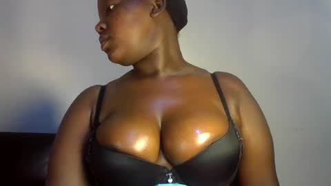 Snapshot of midnightt_curves chatting on 06.18.26 midnightt_curves online show from 06.18.26