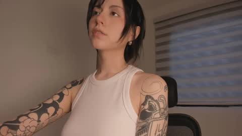 Snapshot of midori__san chatting on 09.23.25 midori__san online show from 09.23.25