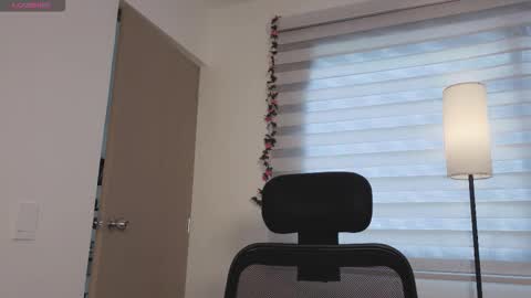 Snapshot of midori__san chatting on 10.19.25 midori__san online show from 10.19.25