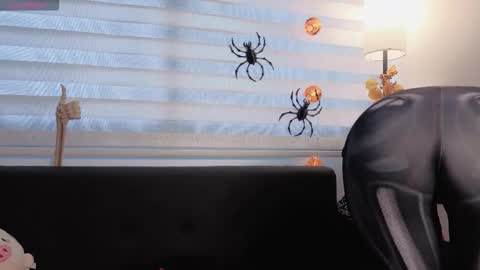 Snapshot of midori__san chatting on 10.26.25 midori__san online show from 10.26.25