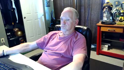 Snapshot of midwestdad09 chatting on 06.14.26 midwestdad09 online show from 06.14.26