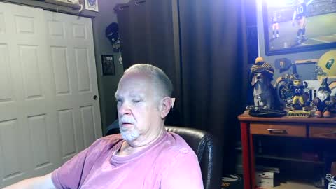 Snapshot of midwestdad09 chatting on 06.15.26 midwestdad09 online show from 06.15.26