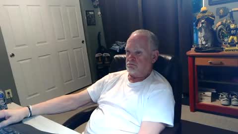 Snapshot of midwestdad09 chatting on 06.18.26 midwestdad09 online show from 06.18.26
