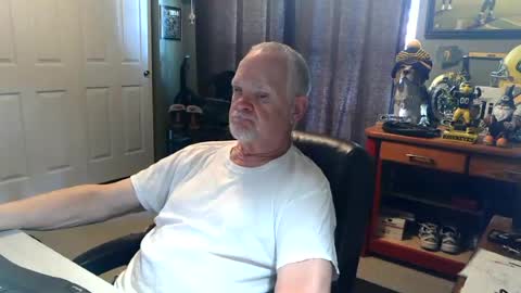 Snapshot of midwestdad09 chatting on 06.20.26 midwestdad09 online show from 06.20.26