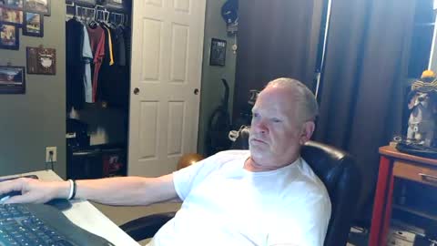 Snapshot of midwestdad09 chatting on 06.25.26 midwestdad09 online show from 06.25.26