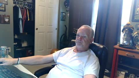 Snapshot of midwestdad09 chatting on 06.26.26 midwestdad09 online show from 06.26.26