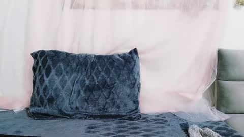 Snapshot of miexue chatting on 10.27.25 Mie online show from 10.27.25