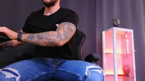 Snapshot of mightyaaron chatting on 02.24.25 MightyAaron online show from 02.24.25