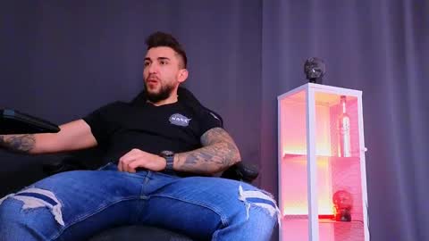 Snapshot of mightyaaron chatting on 03.06.25 MightyAaron online show from 03.06.25