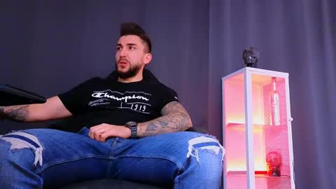 Snapshot of mightyaaron chatting on 03.11.25 MightyAaron online show from 03.11.25