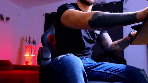 Snapshot of mightyaaron chatting on 09.16.25 MightyAaron online show from 09.16.25