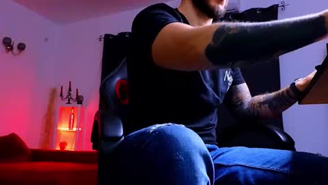 Snapshot of mightyaaron chatting on 09.23.25 MightyAaron online show from 09.23.25