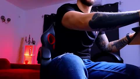 Snapshot of mightyaaron chatting on 10.03.25 MightyAaron online show from 10.03.25