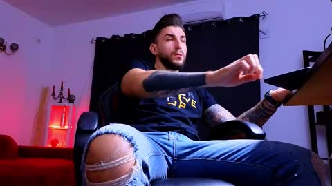 Snapshot of mightyaaron chatting on 10.06.25 MightyAaron online show from 10.06.25