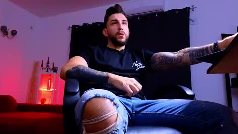 Snapshot of mightyaaron chatting on 10.08.25 MightyAaron online show from 10.08.25