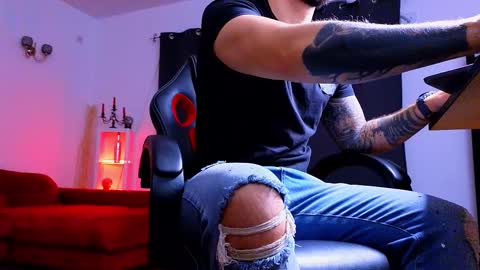 Snapshot of mightyaaron chatting on 10.13.25 MightyAaron online show from 10.13.25