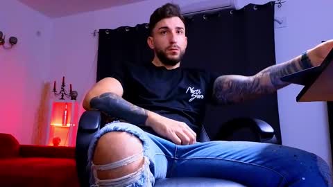 Snapshot of mightyaaron chatting on 10.16.25 MightyAaron online show from 10.16.25