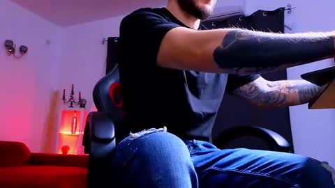 Snapshot of mightyaaron chatting on 10.17.25 MightyAaron online show from 10.17.25