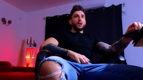 Snapshot of mightyaaron chatting on 11.03.25 MightyAaron online show from 11.03.25