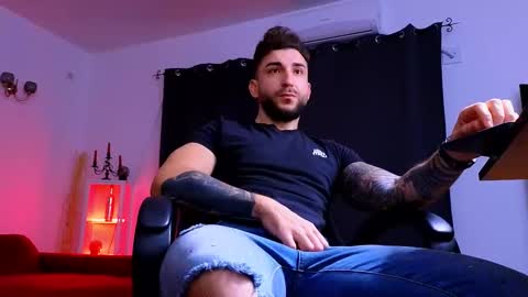 Snapshot of mightyaaron chatting on 11.11.25 MightyAaron online show from 11.11.25