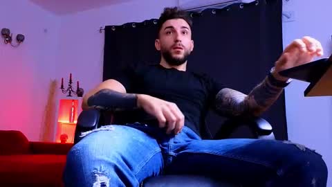 Snapshot of mightyaaron chatting on 11.12.25 MightyAaron online show from 11.12.25