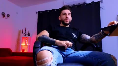 Snapshot of mightyaaron chatting on 11.28.25 MightyAaron online show from 11.28.25