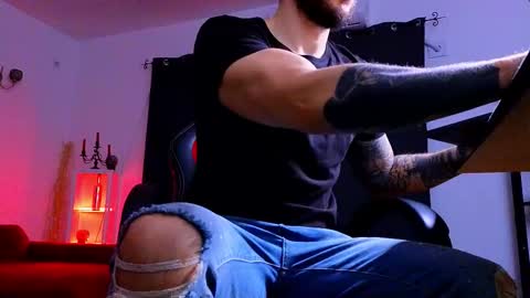 Snapshot of mightyaaron chatting on 12.16.25 MightyAaron online show from 12.16.25