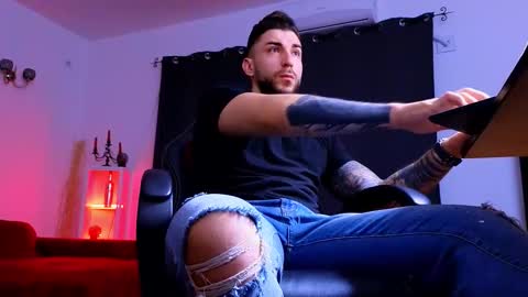 Snapshot of mightyaaron chatting on 12.21.25 MightyAaron online show from 12.21.25