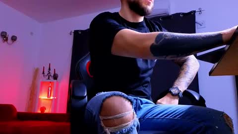 Snapshot of mightyaaron chatting on 12.23.25 MightyAaron online show from 12.23.25