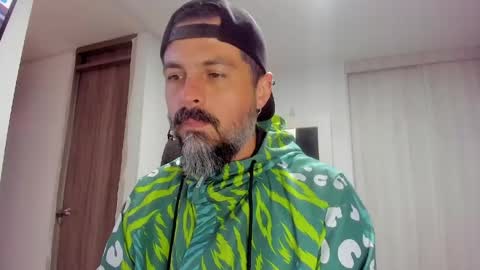 Snapshot of miguel_angeel_ chatting on 05.18.26 Miguel Angel online show from 05.18.26