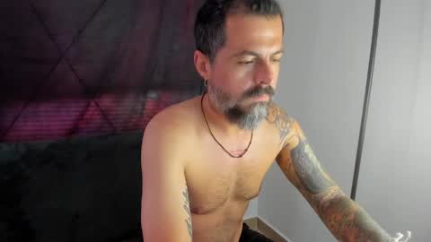 Snapshot of miguel_angeel_ chatting on 05.19.26 Miguel Angel online show from 05.19.26