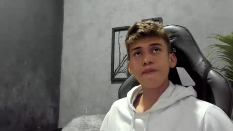 Miguel Hernandez online show from 12.05.24