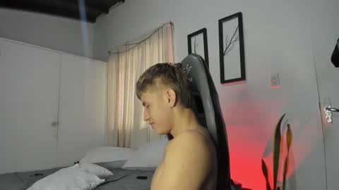 Miguel Hernandez online show from 02.05.25