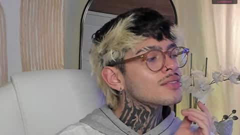 Snapshot of mihailleroy chatting on 12.12.24 MIHAIL LEROY finally independent model online show from 12.12.24