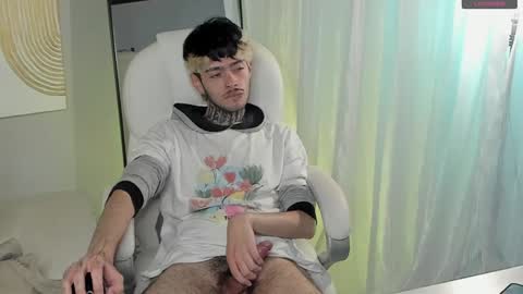 Snapshot of mihailleroy chatting on 12.17.24 MIHAIL LEROY finally independent model online show from 12.17.24