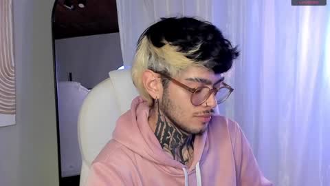 Snapshot of mihailleroy chatting on 12.18.24 MIHAIL LEROY finally independent model online show from 12.18.24