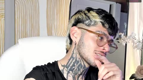 Snapshot of mihailleroy chatting on 12.26.24 MIHAIL LEROY finally independent model online show from 12.26.24