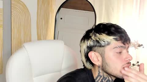 Snapshot of mihailleroy chatting on 01.08.25 MIHAIL LEROY finally independent model online show from 01.08.25