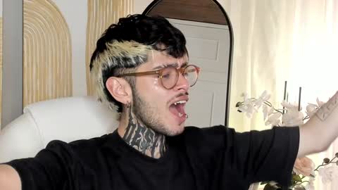 Snapshot of mihailleroy chatting on 01.09.25 MIHAIL LEROY finally independent model online show from 01.09.25