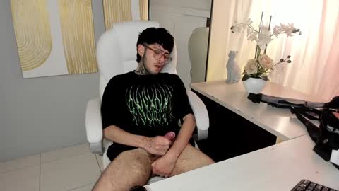 Snapshot of mihailleroy chatting on 01.11.25 MIHAIL LEROY finally independent model online show from 01.11.25