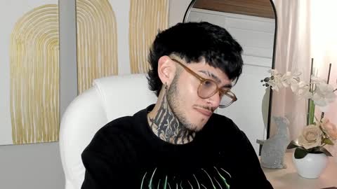 Snapshot of mihailleroy chatting on 01.21.25 MIHAIL LEROY finally independent model online show from 01.21.25