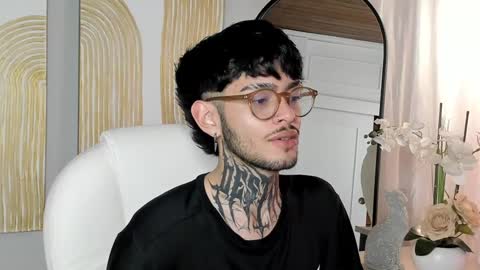 Snapshot of mihailleroy chatting on 01.23.25 MIHAIL LEROY finally independent model online show from 01.23.25