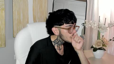 Snapshot of mihailleroy chatting on 01.24.25 MIHAIL LEROY finally independent model online show from 01.24.25