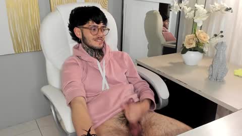 Snapshot of mihailleroy chatting on 01.28.25 MIHAIL LEROY finally independent model online show from 01.28.25